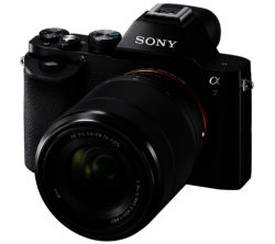 SONY a7 Compact System Camera with 28-70 mm f/3.5-5.6 Zoom Lens